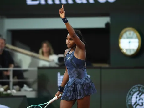 Americká tenistka Coco Gauffová v semifinálovom zápase proti Lois Boissonovej z Francúzska na Roland Garros 2025.