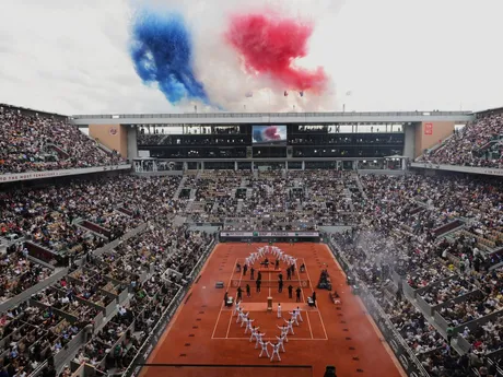 Ceremoniál pred finále mužov na Roland Garros 2025.