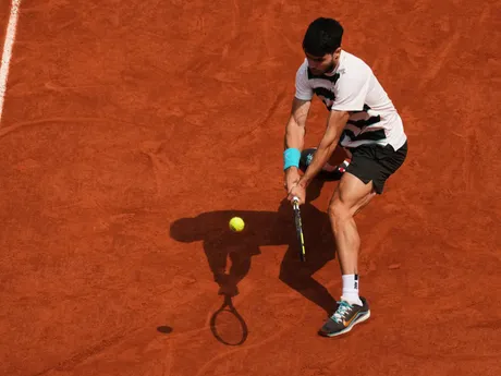 Carlos Alcaraz vo finále na Roland Garros 2025.