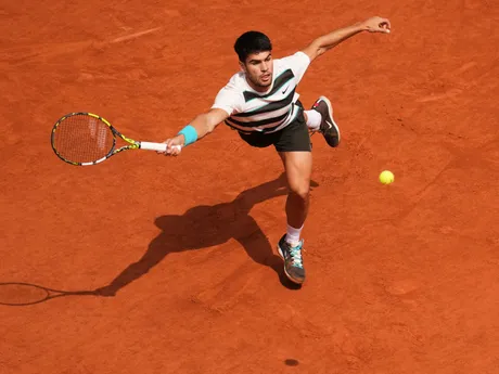 Carlos Alcaraz vo finále na Roland Garros 2025.