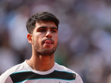 Carlos Alcaraz vo finále na Roland Garros 2025.