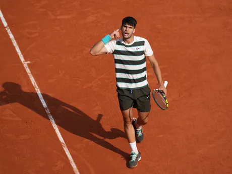 Carlos Alcaraz vo finále na Roland Garros 2025.