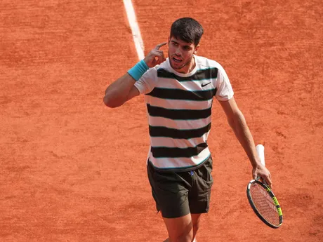 Carlos Alcaraz vo finále na Roland Garros 2025.