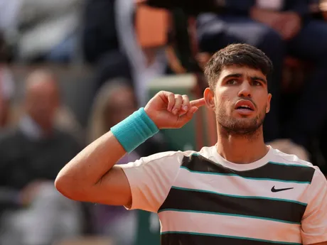 Carlos Alcaraz vo finále na Roland Garros 2025.