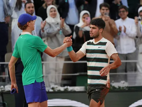 Carlos Alcaraz a Jannik Sinner po finále na Roland Garros 2025.