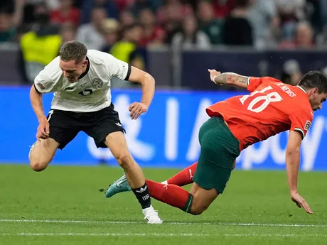 zľava Florian Wirtz a Ruben Neves v zápase Nemecko - Portugalsko (semifinále Ligy národov)