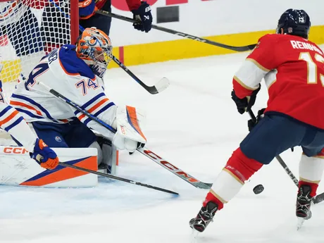 Momentka zo zápasu Florida - Edmonton (4. zápas finále NHL)