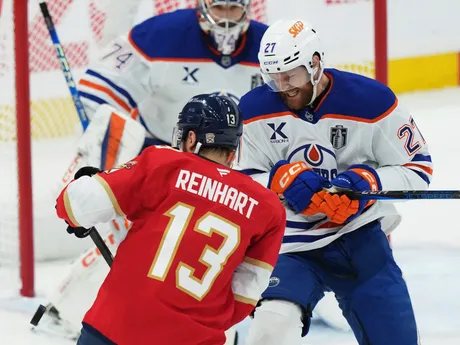 Momentka zo zápasu Florida - Edmonton (4. zápas finále NHL)