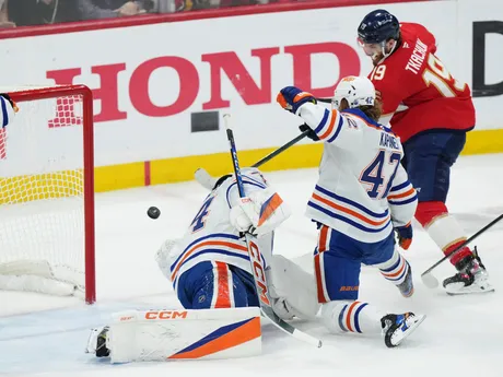 Momentka zo zápasu Florida - Edmonton (4. zápas finále NHL)