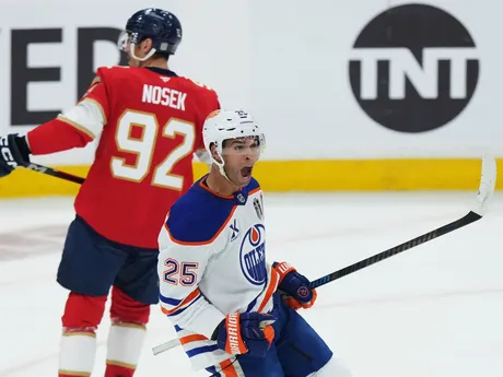 Momentka zo zápasu Florida - Edmonton (4. zápas finále NHL)