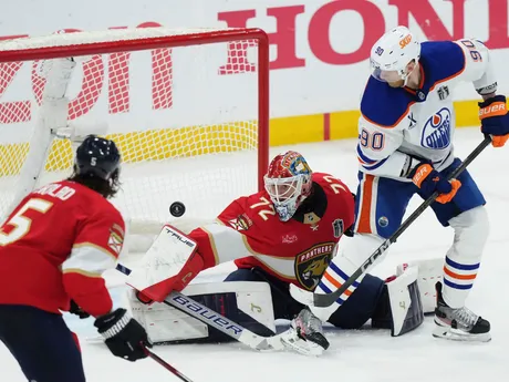 Momentka zo zápasu Florida - Edmonton (4. zápas finále NHL)
