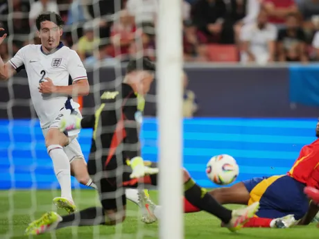 Alejandro Iturbe a Tino Livramento počas zápasu Španielsko - Anglicko vo štvrťfinále na EURO U21 2025 (ME vo futbale do 21 rokov).