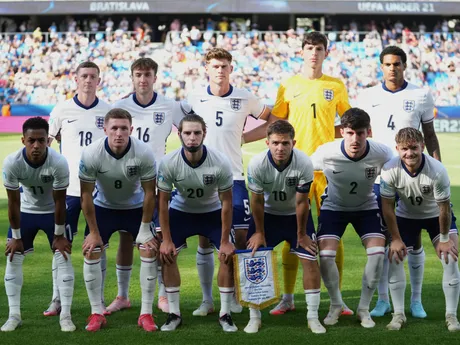 Futbalisti Anglicka počas zápasu Anglicko - Holandsko v semifinále na EURO U21 2025 (ME vo futbale do 21 rokov).
