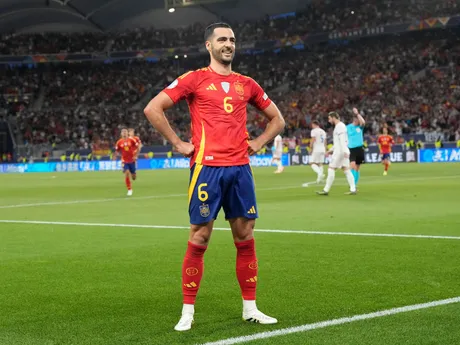 Hráč Španielska Mikel Merino oslavuje gól počas semifinálového zápasu Ligy národov Španielsko - Francúzsko.