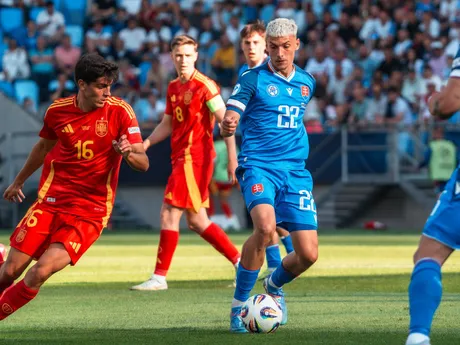 Momentka zo zápasu Slovensko - Španielsko v skupine A na EURO U21 2025 (ME vo futbale do 21 rokov 2025).
