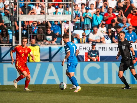 Momentka zo zápasu Slovensko - Španielsko v skupine A na EURO U21 2025 (ME vo futbale do 21 rokov 2025).