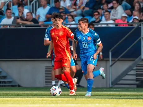 Momentka zo zápasu Slovensko - Španielsko v skupine A na EURO U21 2025 (ME vo futbale do 21 rokov 2025).