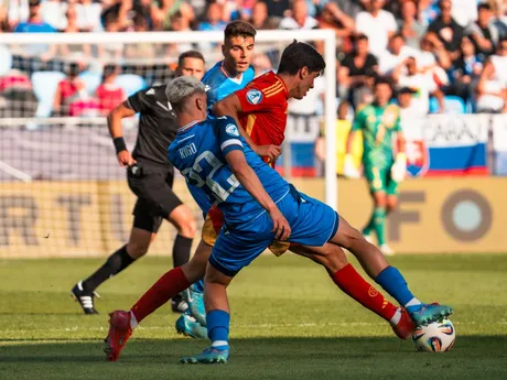 Momentka zo zápasu Slovensko - Španielsko v skupine A na EURO U21 2025 (ME vo futbale do 21 rokov 2025).