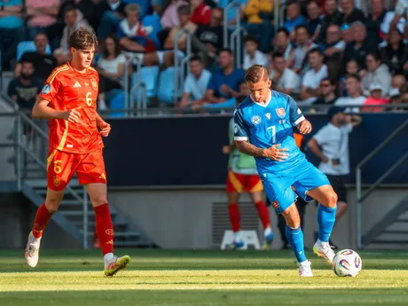 Momentka zo zápasu Slovensko - Španielsko v skupine A na EURO U21 2025 (ME vo futbale do 21 rokov 2025).