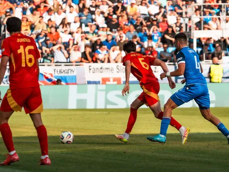 Momentka zo zápasu Slovensko - Španielsko v skupine A na EURO U21 2025 (ME vo futbale do 21 rokov 2025).