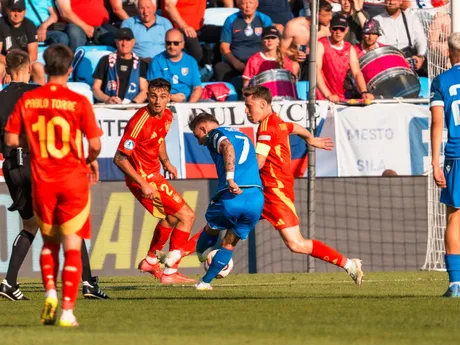Momentka zo zápasu Slovensko - Španielsko v skupine A na EURO U21 2025 (ME vo futbale do 21 rokov 2025).