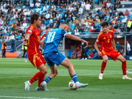 Momentka zo zápasu Slovensko - Španielsko v skupine A na EURO U21 2025 (ME vo futbale do 21 rokov 2025).