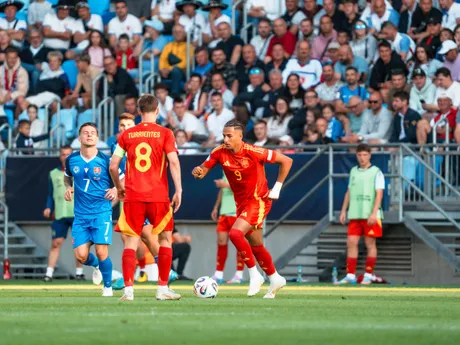 Momentka zo zápasu Slovensko - Španielsko v skupine A na EURO U21 2025 (ME vo futbale do 21 rokov 2025).