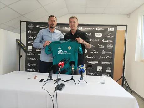 Juraj Kucka a športový riaditeľ FC Baník Prievidza Štefan Pekár.
