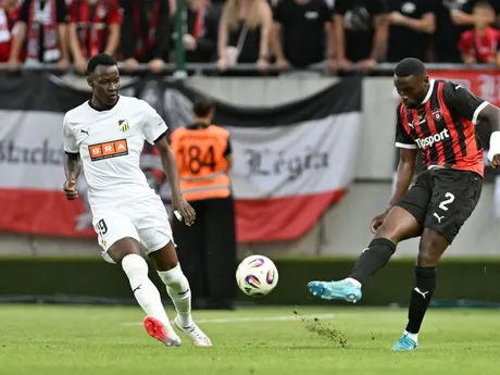 vpravo hráč Trnavy Patrick Nwadike a hráč Häckenu John Dembe počas zápasu 1. predkola Európskej ligy medzi FC Spartak Trnava a BK Häcken
