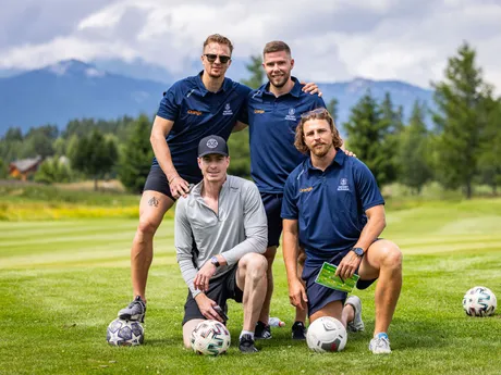 Martin Pospíšil, Matúš Sukeľ, Peter Cehlárik a Kristián Pospíšil na teambuildingu slovenských hokejistov vo Vysokých Tatrách.