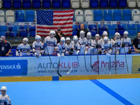 Hokejbalový tím USA do 20 rokov počas zápasu MS v hokejbale U20 Slovensko - USA. 