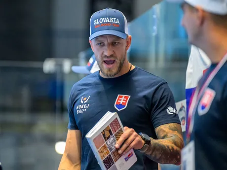 Hlavný tréner slovenského hokejbalového tímu do 20 rokov Michal Salajka počas zápasu MS v hokejbale U20 Slovensko - USA. 
