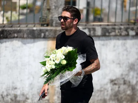 Portugalský futbalista Jota Silva prichádza na pohreb