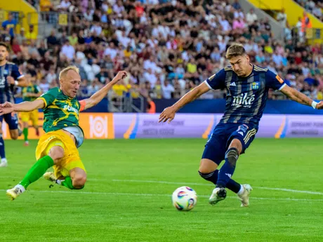 Na snímke zľava Ivan Sadovničij (Neman Grodno), Karlo Miljanić (Košice) počas prvého zápasu 2. predkola futbalovej Konferenčnej ligy FC Košice - FC Neman Grodno.