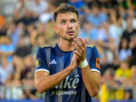 Na snímke Roman Čerepkai (Košice) ďakuje fanúšikom za podporu počas prvého zápasu 2. predkola futbalovej Konferenčnej ligy FC Košice - FC Neman Grodno.