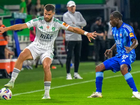 zľava Martin Regáli (Prešov) a Kelvin Ofori (Slovan) 