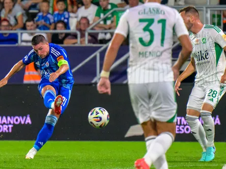 vľavo Róbert Mak (Slovan) 