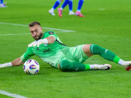 brankár Martin Trnovský (Slovan) počas zápasu