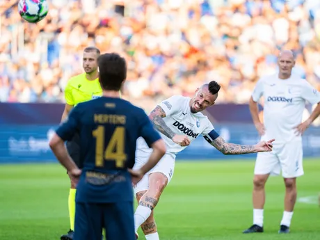 Na snímke zľava Dries Mertens, Marek Hamšík a Mirosalv Karhan počas rozlúčkového zápasu s Marekom Hamšíkom na Národnom futbalovom štadióne 5. júla 2025 v Bratislave.