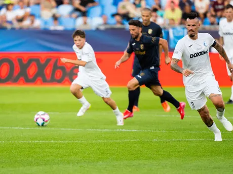 Na snímke Marek Hamšík a jeho syn Lucas počas rozlúčkového zápasu s Marekom Hamšíkom na Národnom futbalovom štadióne 5. júla 2025 v Bratislave.