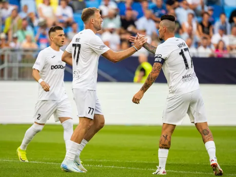 Na snímke Adam Nemec a Marek Hamšík oslavujú gól počas rozlúčkového zápasu s Marekom Hamšíkom na Národnom futbalovom štadióne 5. júla 2025 v Bratislave.