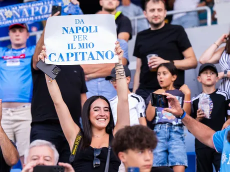 Na snímke fanúšička počas rozlúčkového zápasu s Marekom Hamšíkom na Národnom futbalovom štadióne 5. júla 2025 v Bratislave.