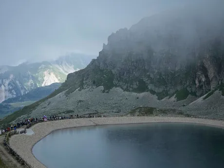 Fanúšikovia počas 18. etapy Tour de France 2025.