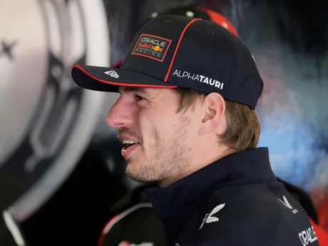 Jazdec Red Bullu Max Verstappen pred pretekmi F1 na Veľkej cene Veľkej Británie.