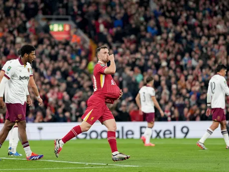 Diogo Jota sa teší po strelenom góle v zápase Liverpool FC - West Ham United v anglickom Ligovom pohári v septembri 2024.