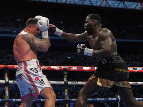Fotka zo zápasu Oleksandr Usyk - Daniel Dubois 2.