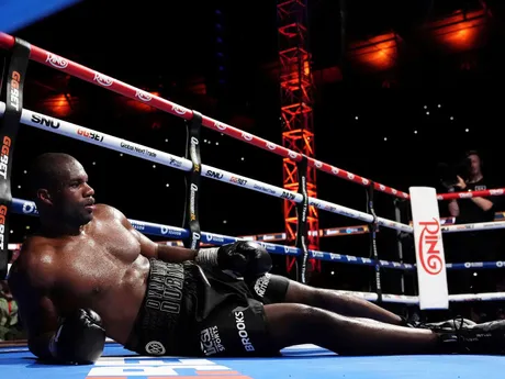 Daniel Dubois po knockoute od Oleksandra Usyka.