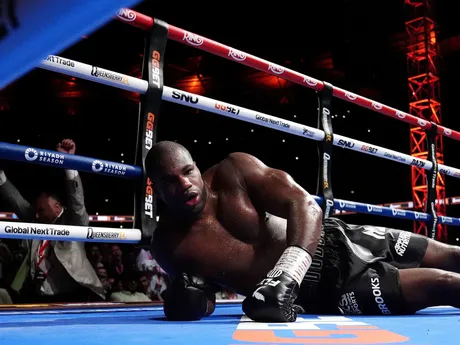 Daniel Dubois po knockoute od Oleksandra Usyka.