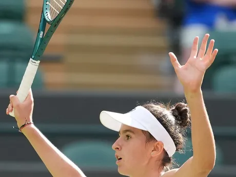Mia Pohánková vo finále juniorskej dvojhry na grandslamovom turnaji Wimbledon 2025.