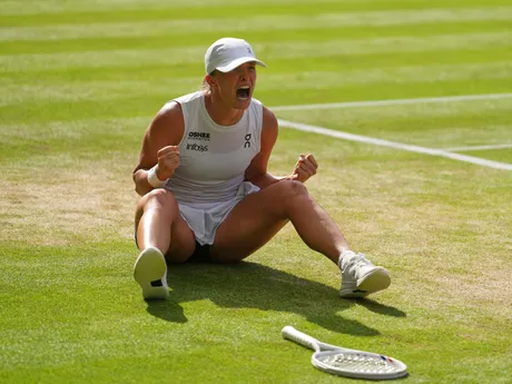 Iga Swiateková reaguje po víťazstve vo finále Wimbledonu 2025.